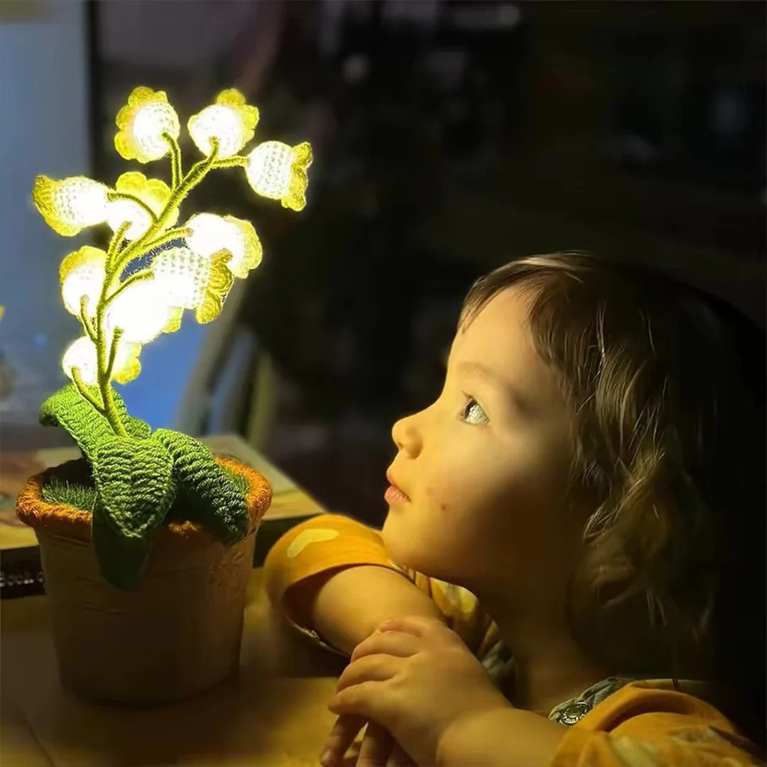 EverLily™ – Handcrafted Crochet Lily Night Lamp